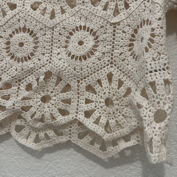 Rebelión Women’s Beige Crochet Knit Top Size M Boho Style New Without Tags - Picture 5 of 10